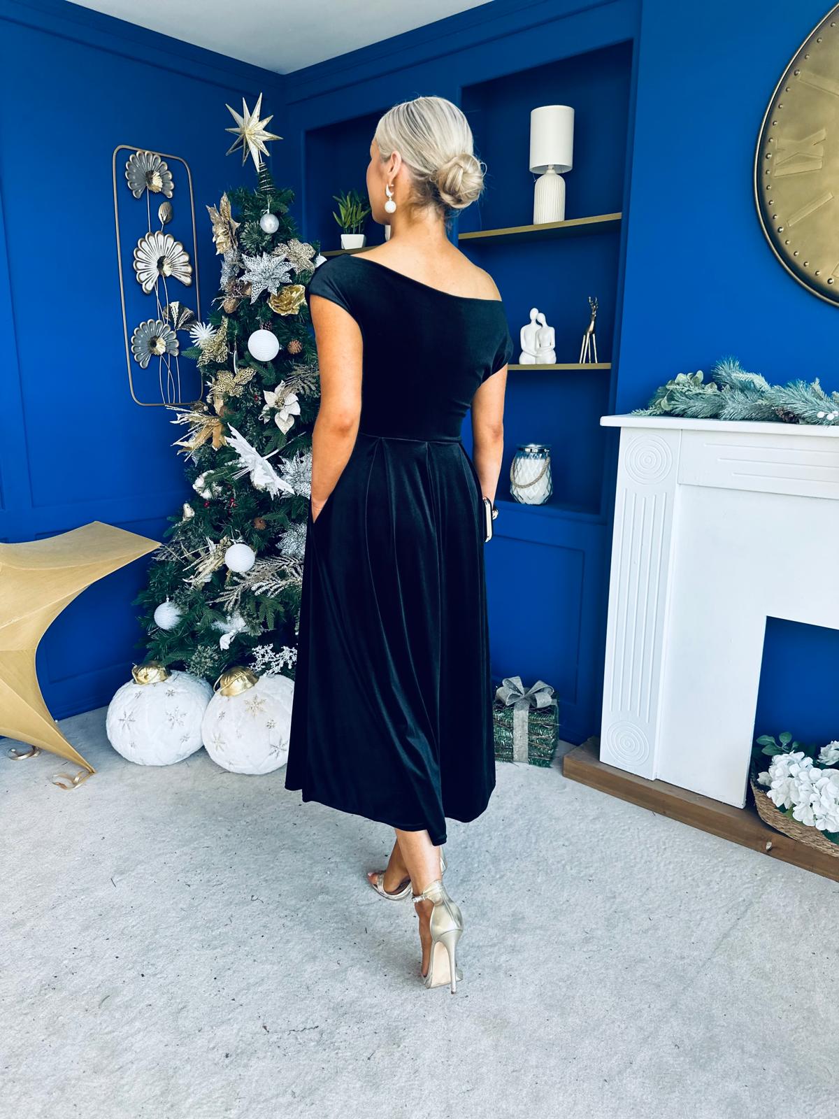 Harriet Pearl Detailed Velvet Midi Dress Black