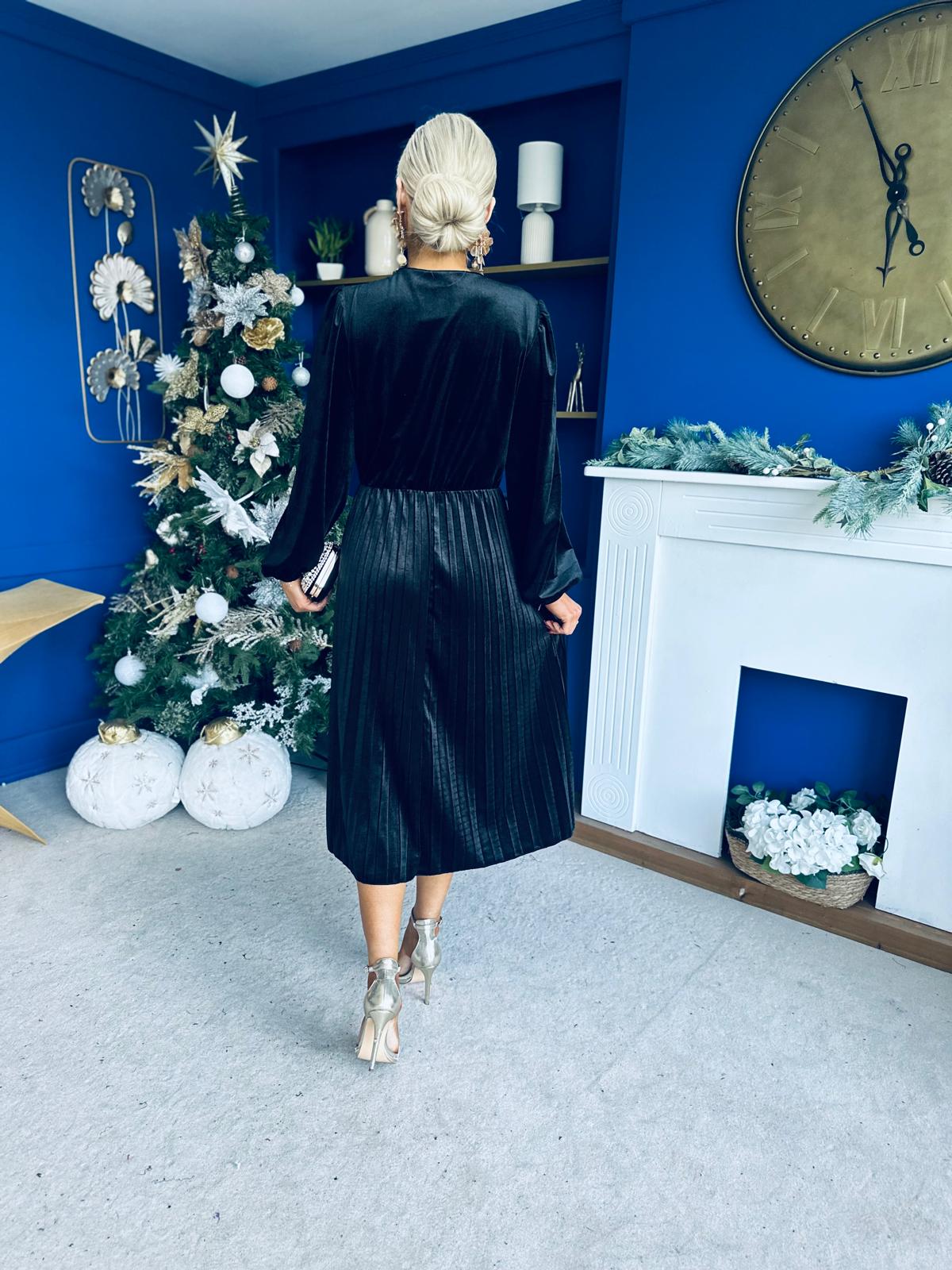 Avril Pleated Velvet Midi Dress Black