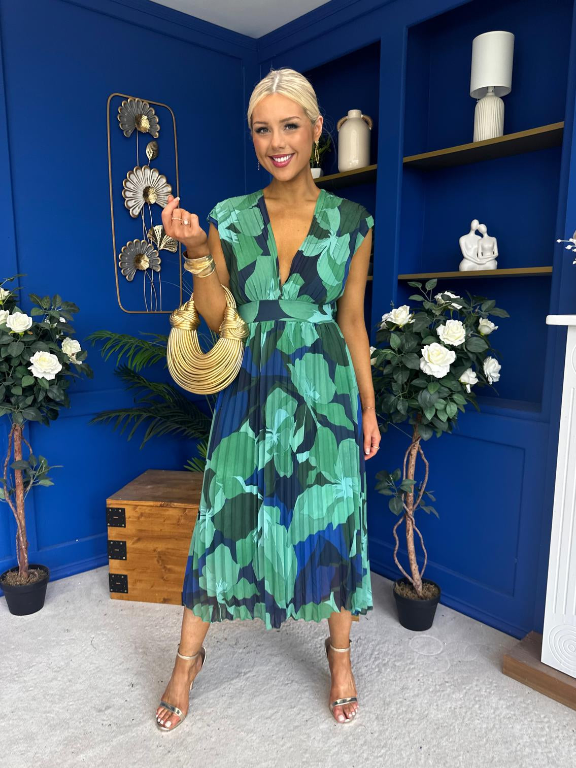 Roise Plunge Neck Midi Dress Floral Green – Canella Lane
