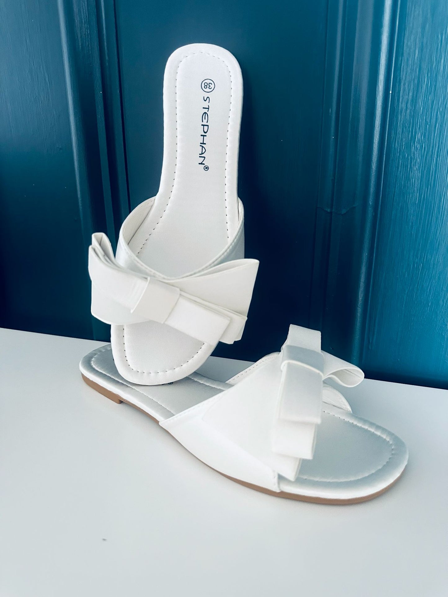 Davy Sliders White