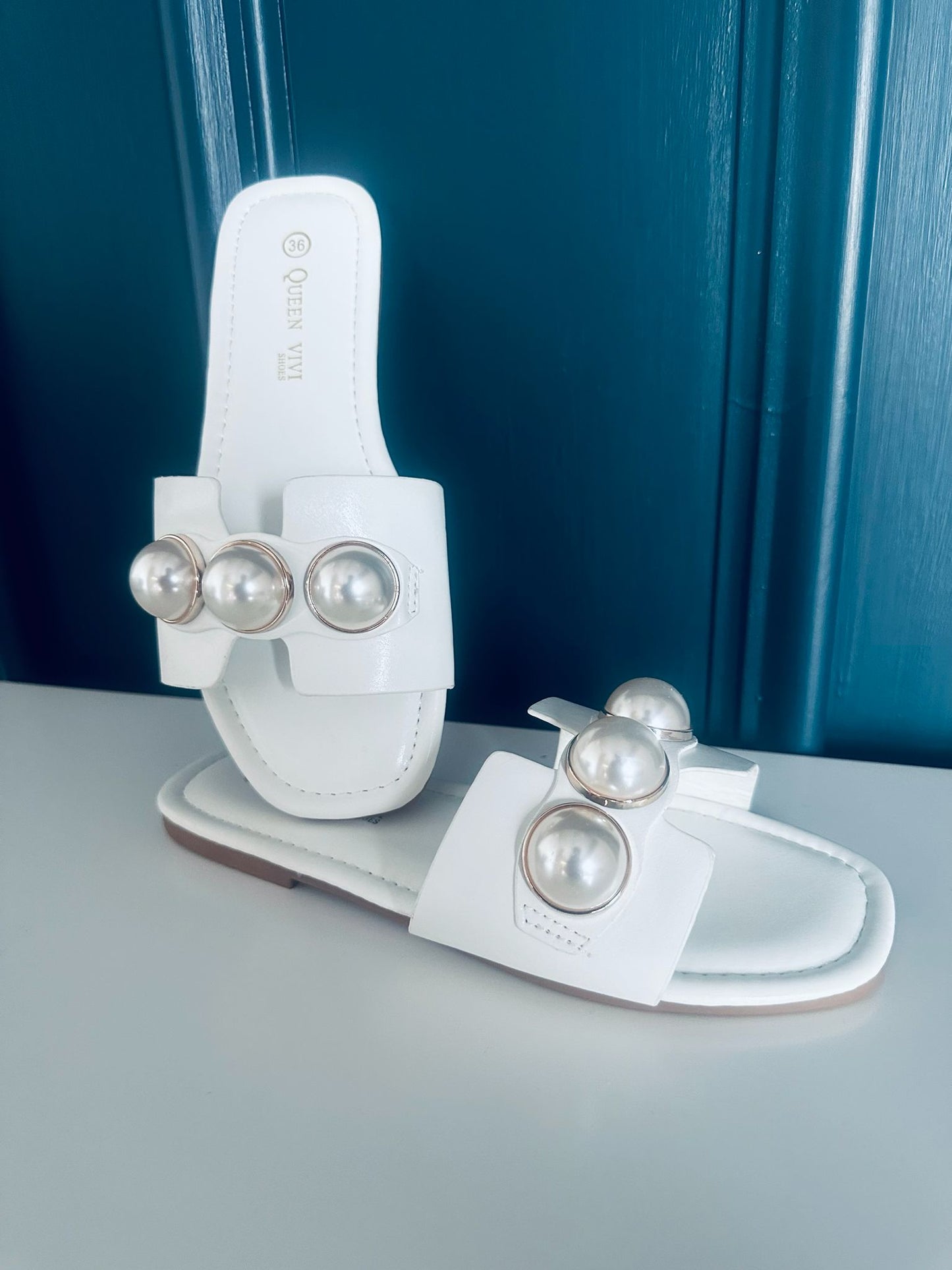 Jason Pearl Sliders White