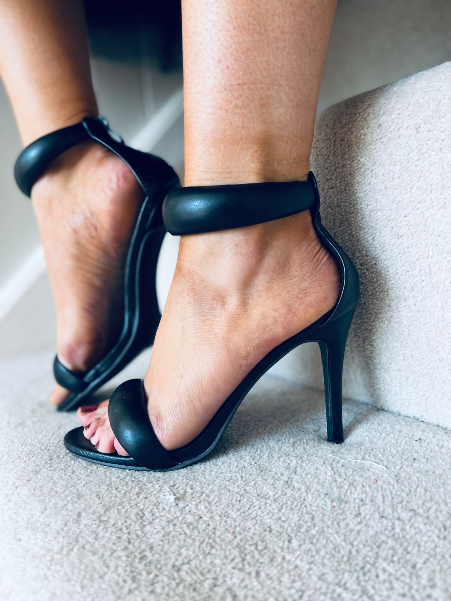 Oscar Sandals Black