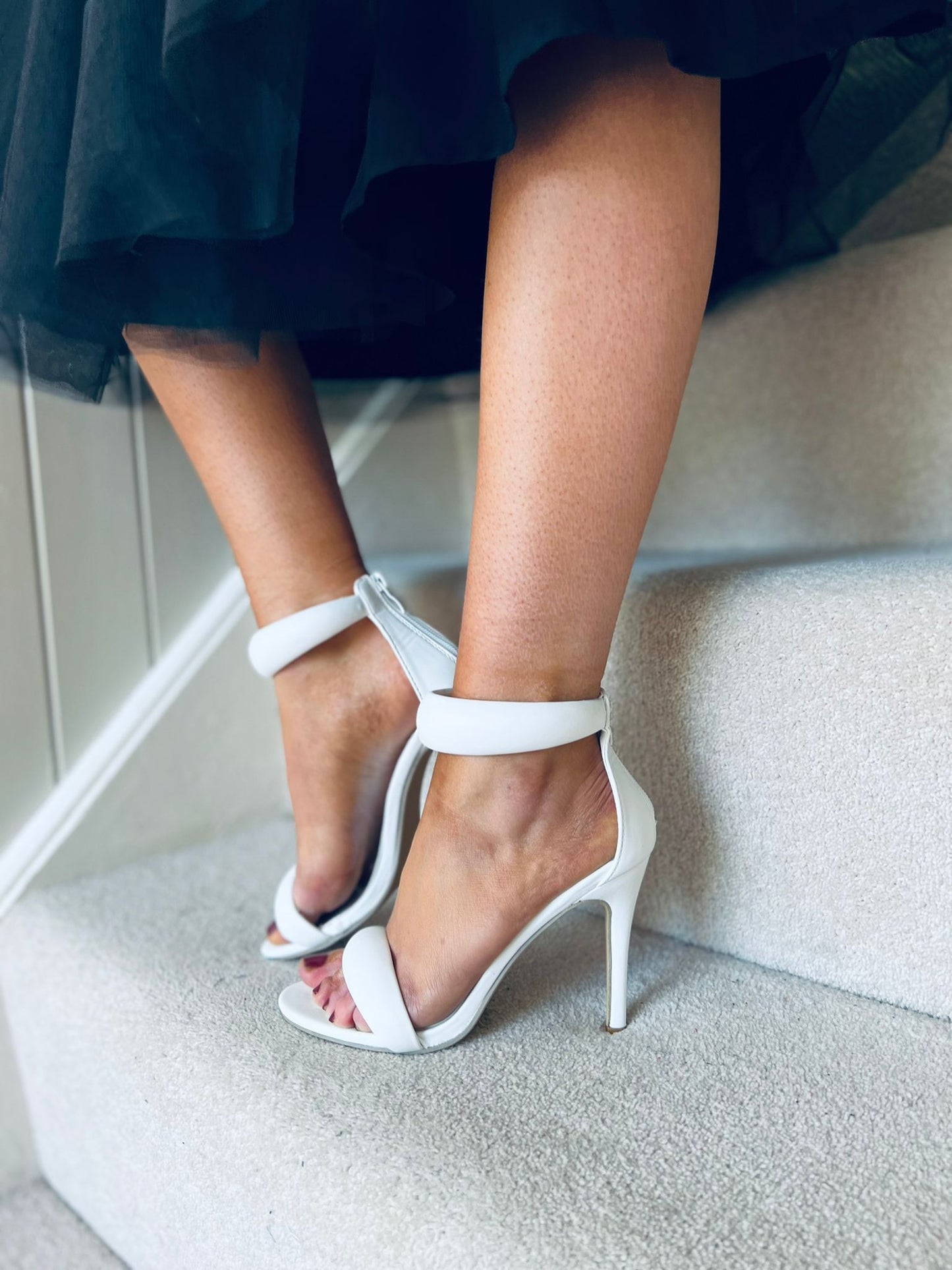 Oscar Sandals White