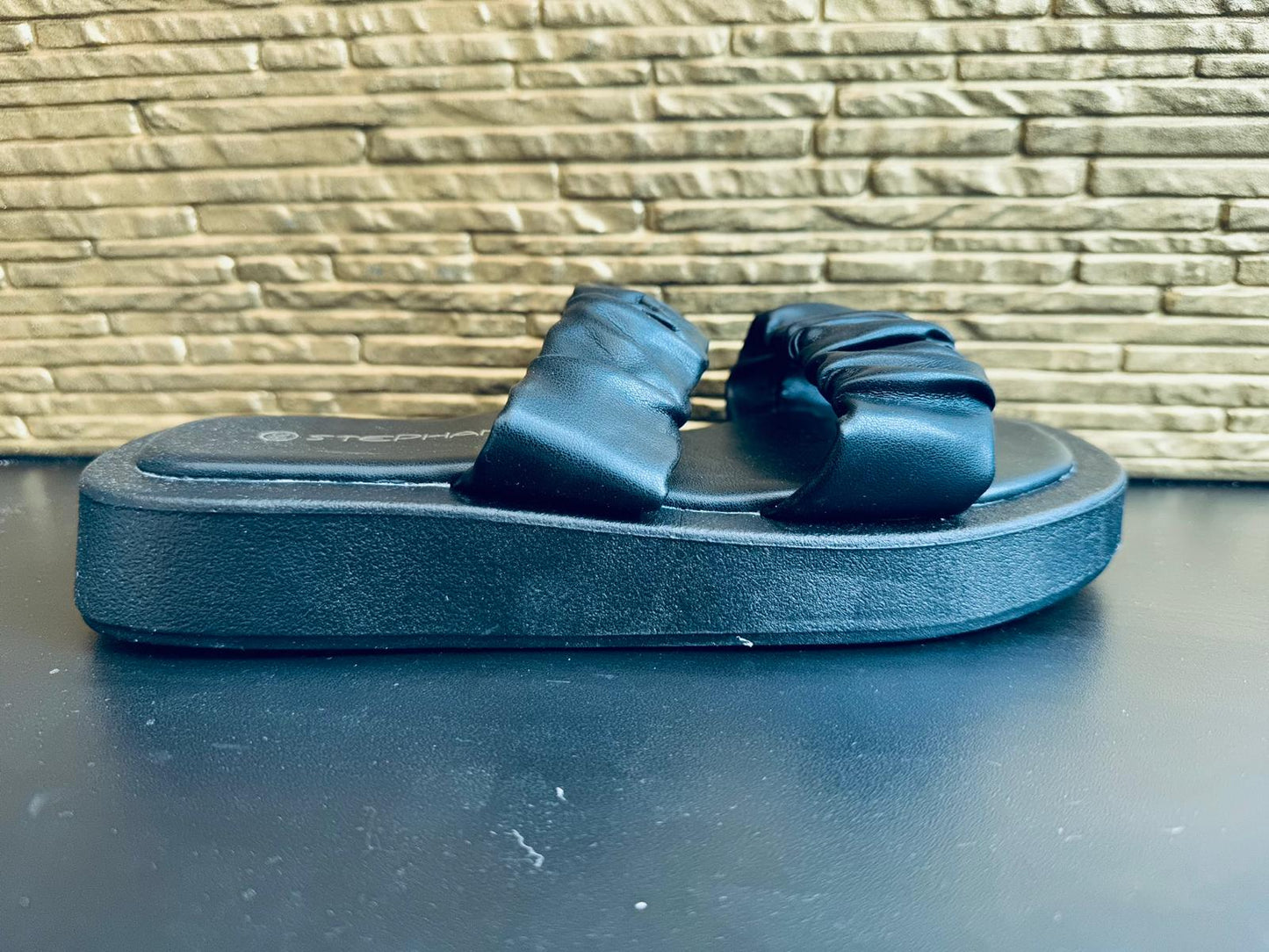 Steve Sliders Black