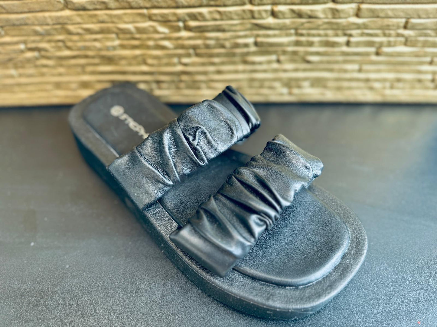Steve Sliders Black