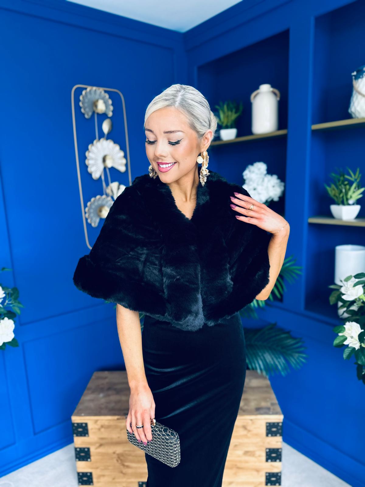 Trasa Faux Fur Shawl Black