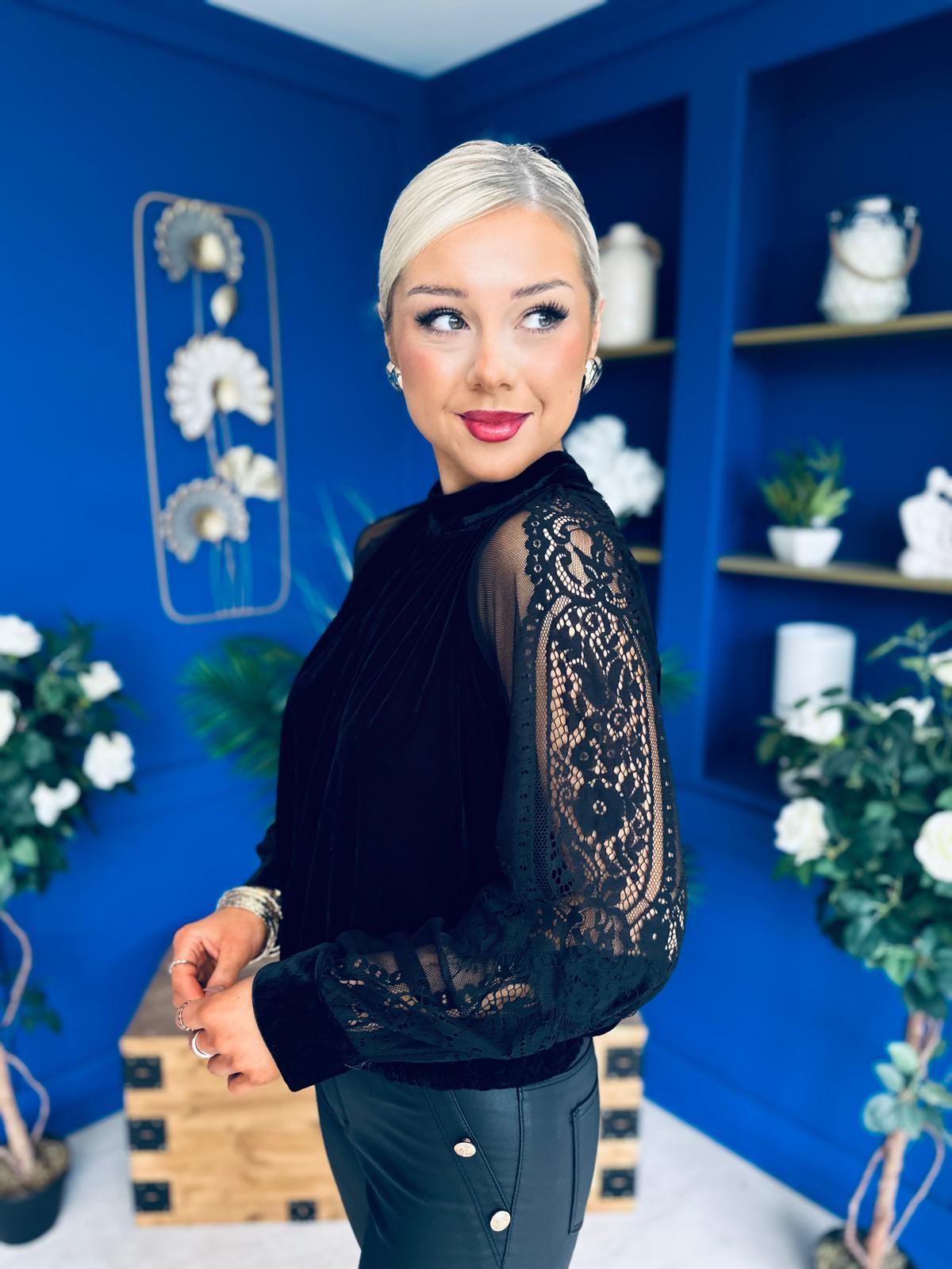 Jorgi Detailed Velvet Blouse Black