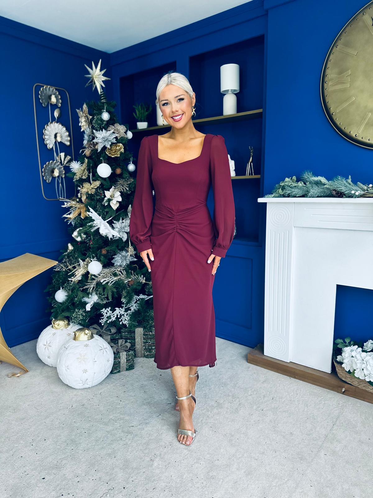 Mina Sweetheart Neckline Ruched Detail Midi Dress Wine