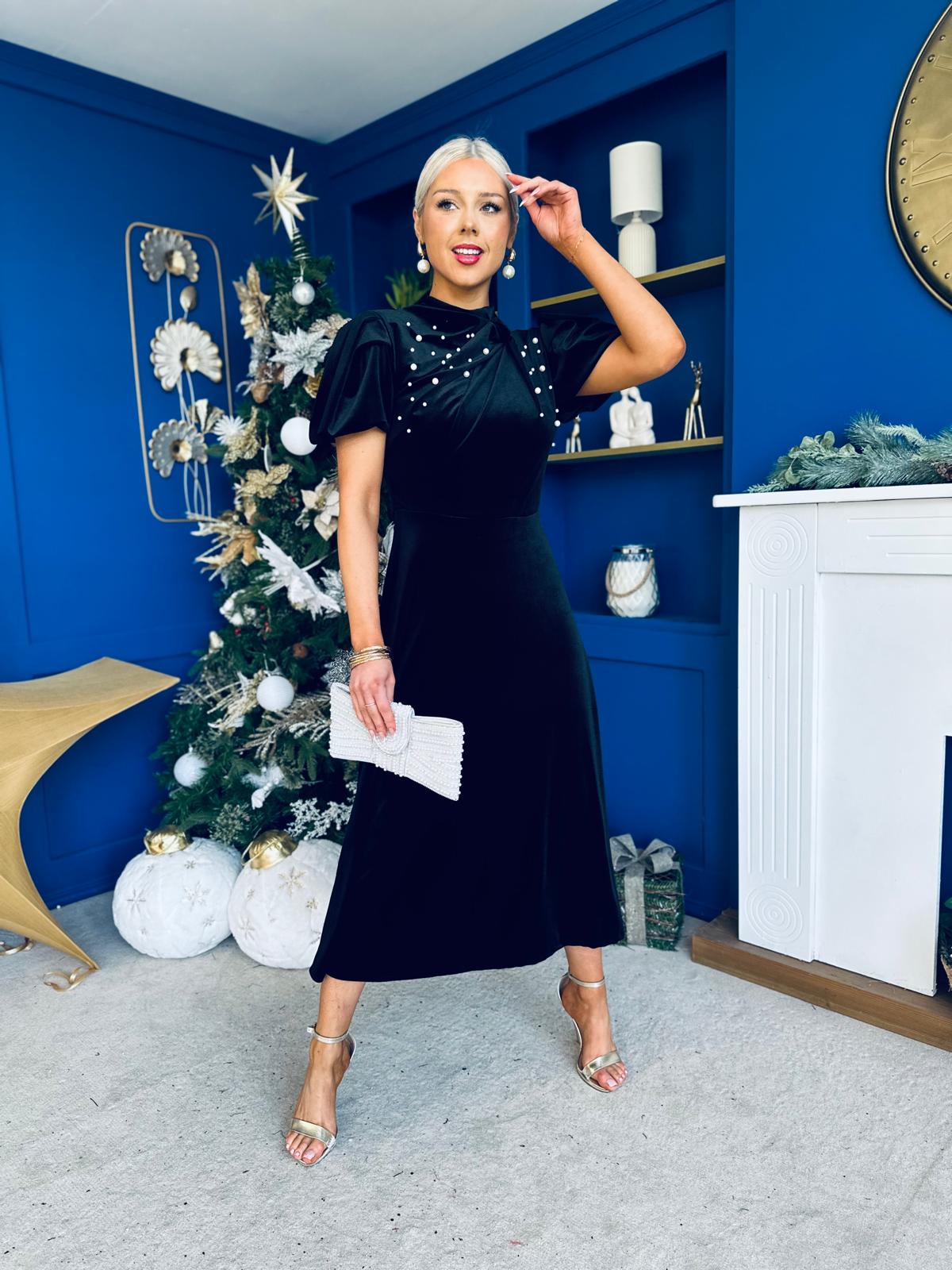 Robyn Pearl Detailed Velvet Midi Dress Black