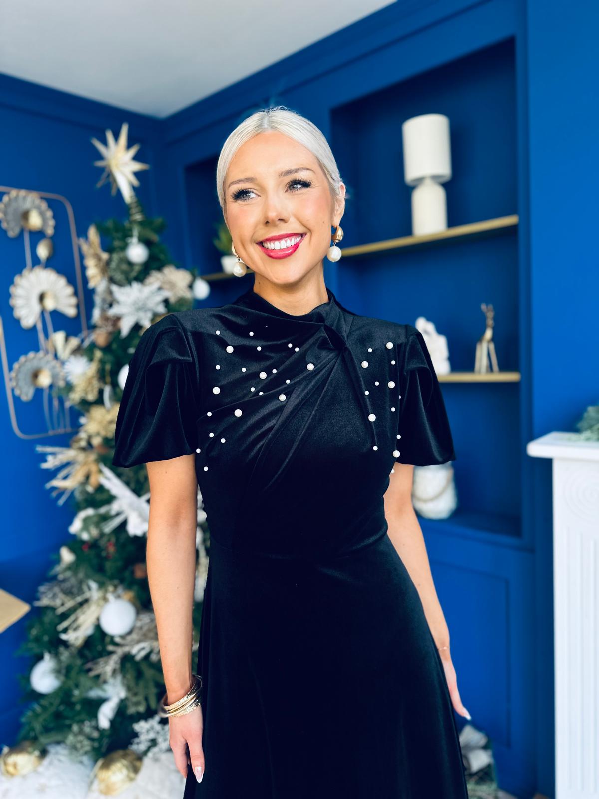 Robyn Pearl Detailed Velvet Midi Dress Black