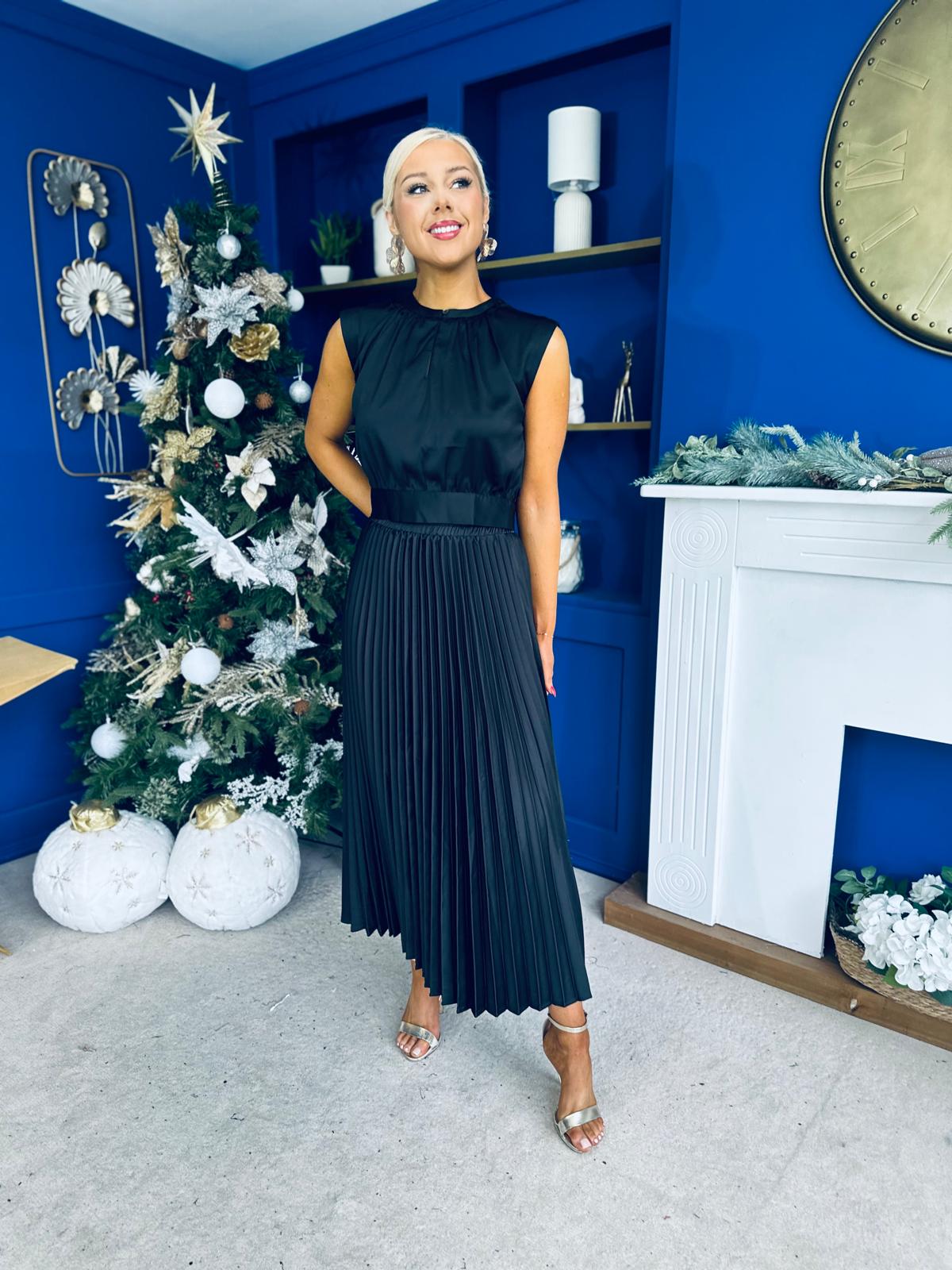 Kylie Detailed Metallic Top Black