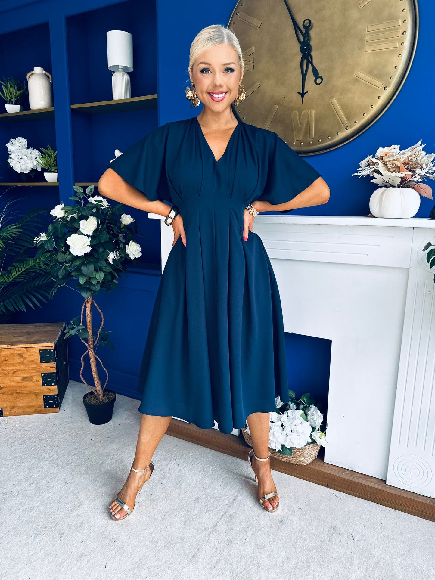 Laura V-Neck Short Sleeve Flowy Midi Dress Navy