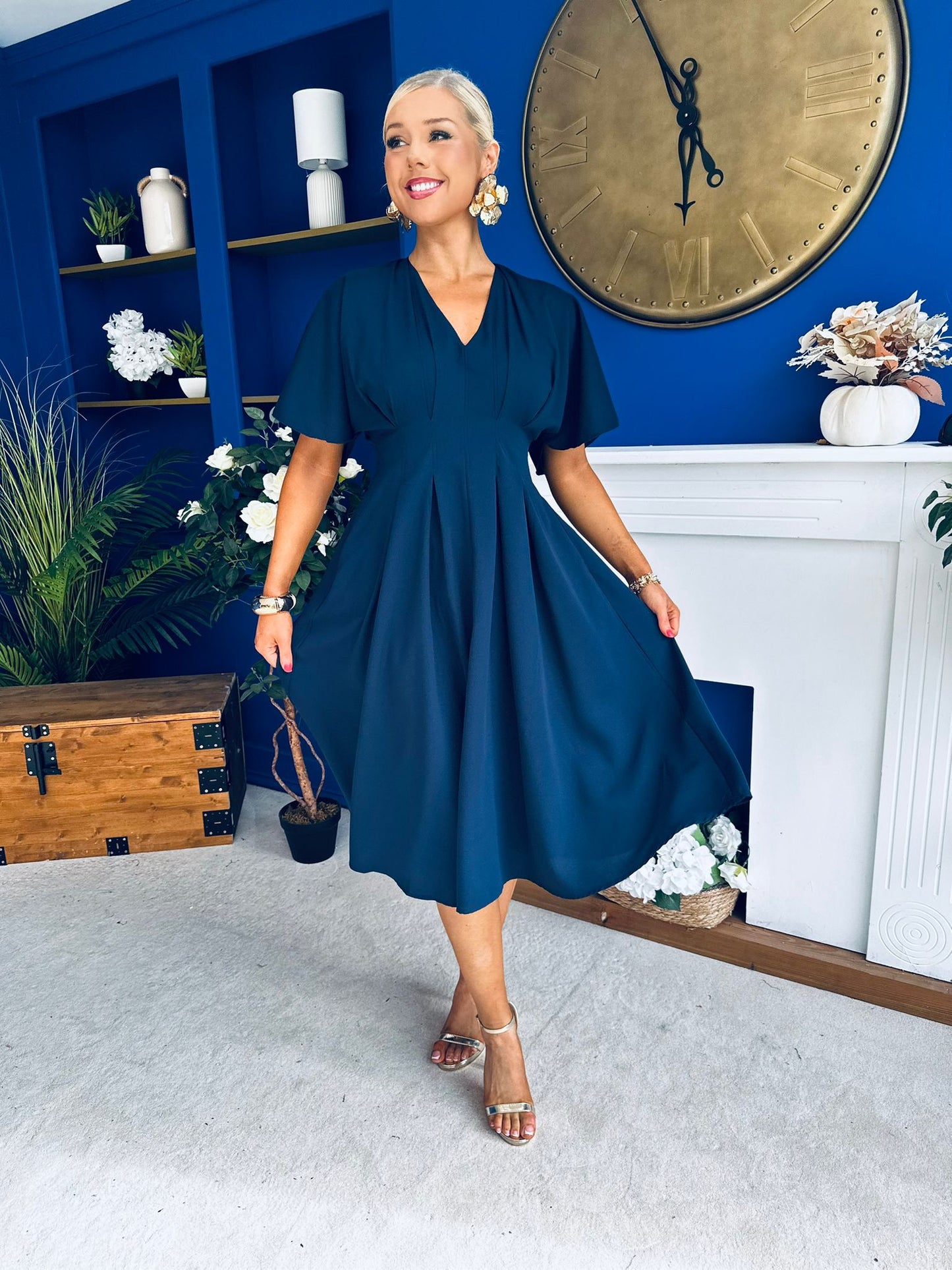 Laura V-Neck Short Sleeve Flowy Midi Dress Navy
