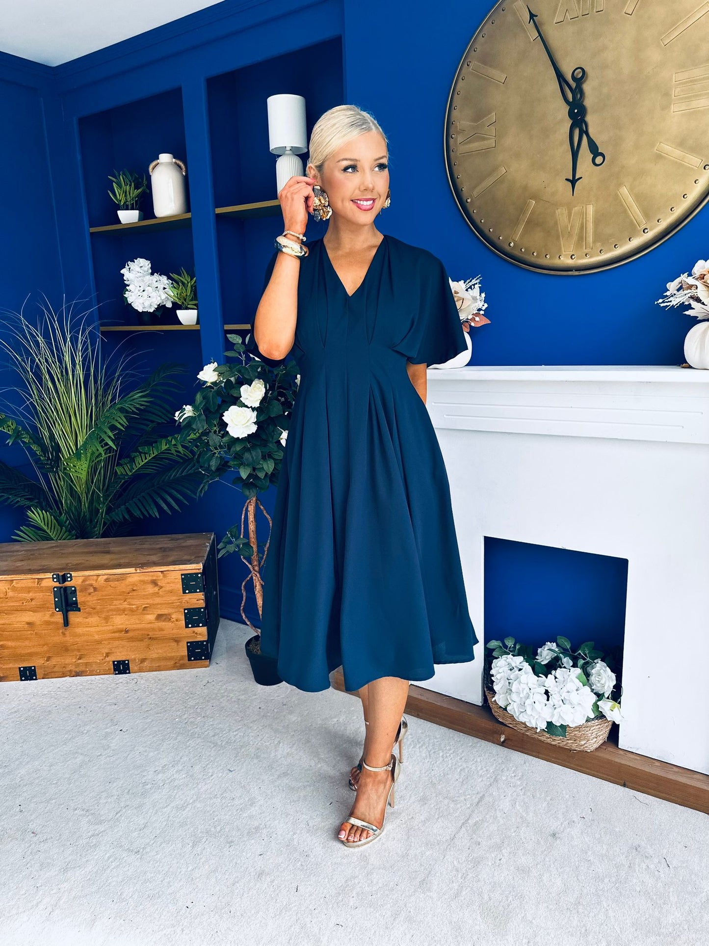 Laura V-Neck Short Sleeve Flowy Midi Dress Navy