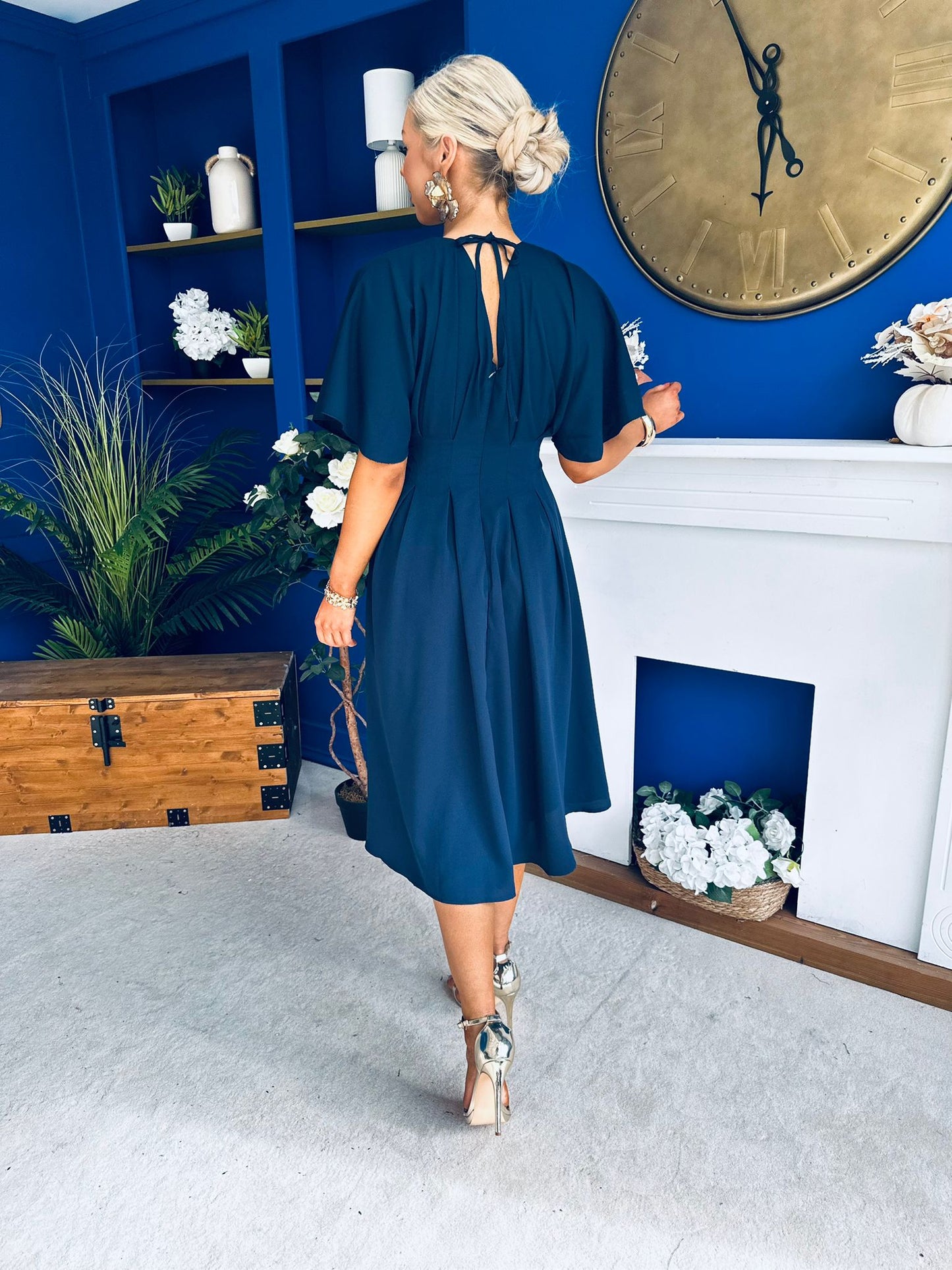 Laura V-Neck Short Sleeve Flowy Midi Dress Navy
