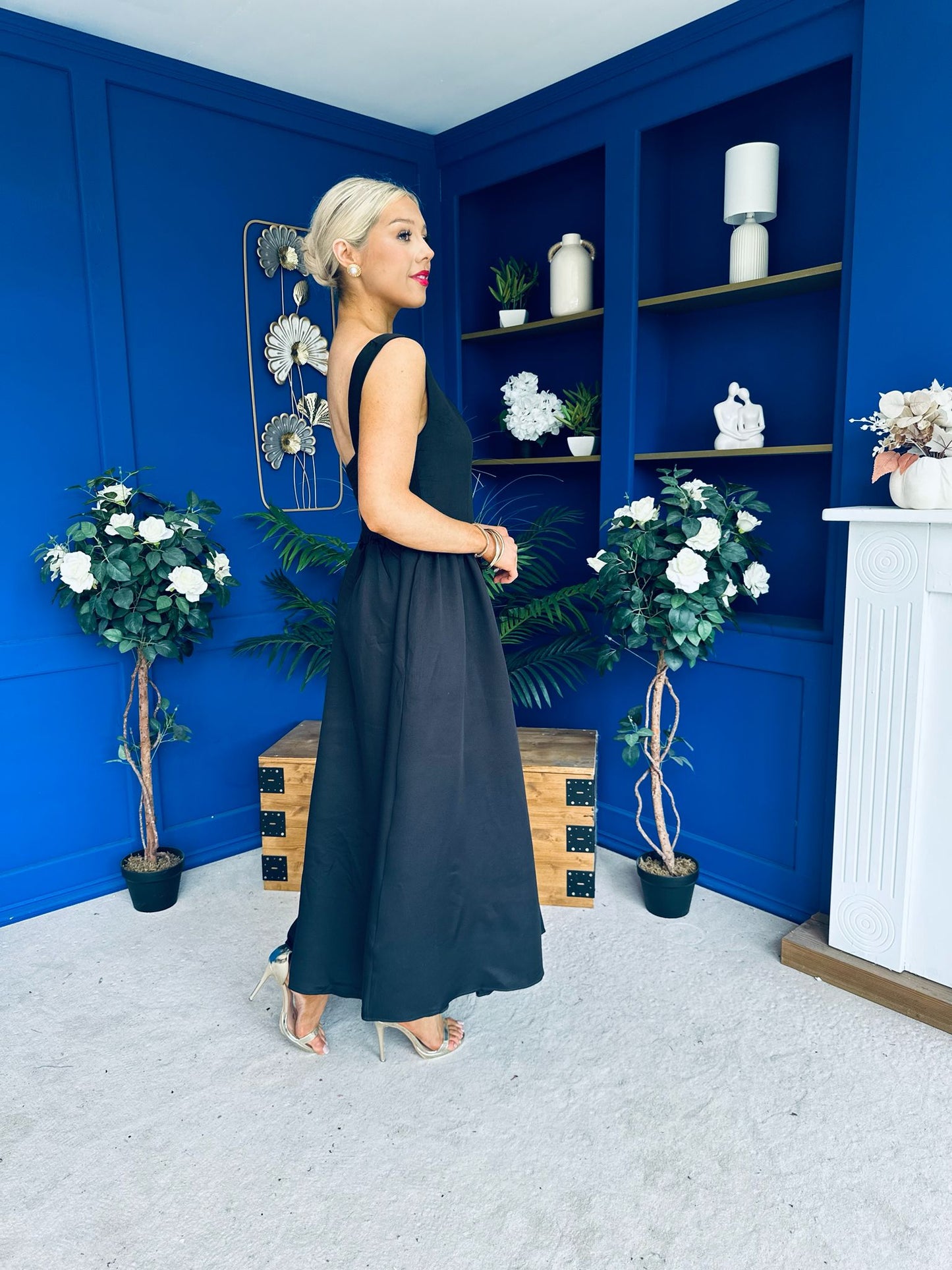 Miranda Square Neck Detailed Midi Dress Black
