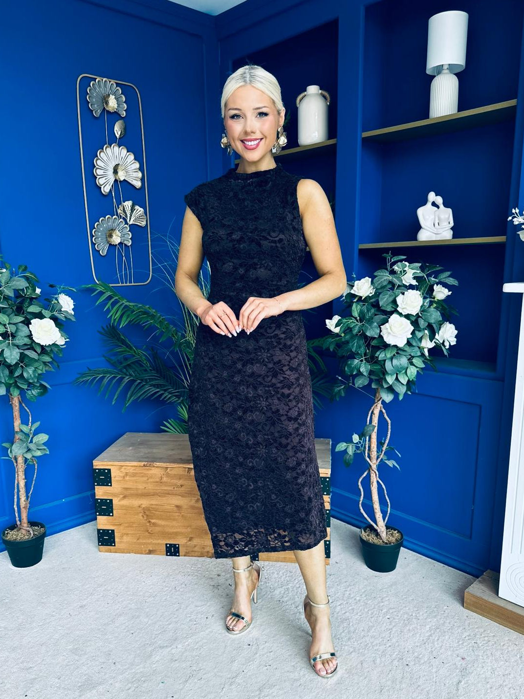 Leonie Lace Sleeveless Midi Dress Burgundy