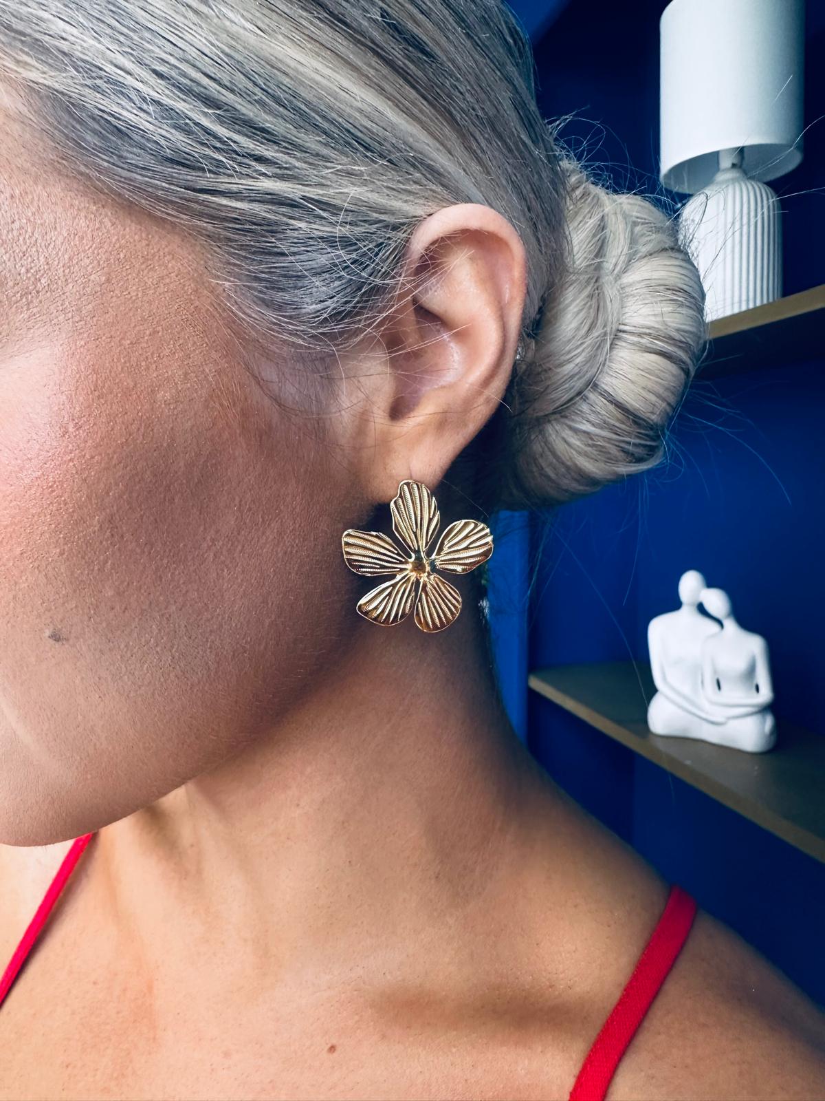 Petal Stud Earrings Gold