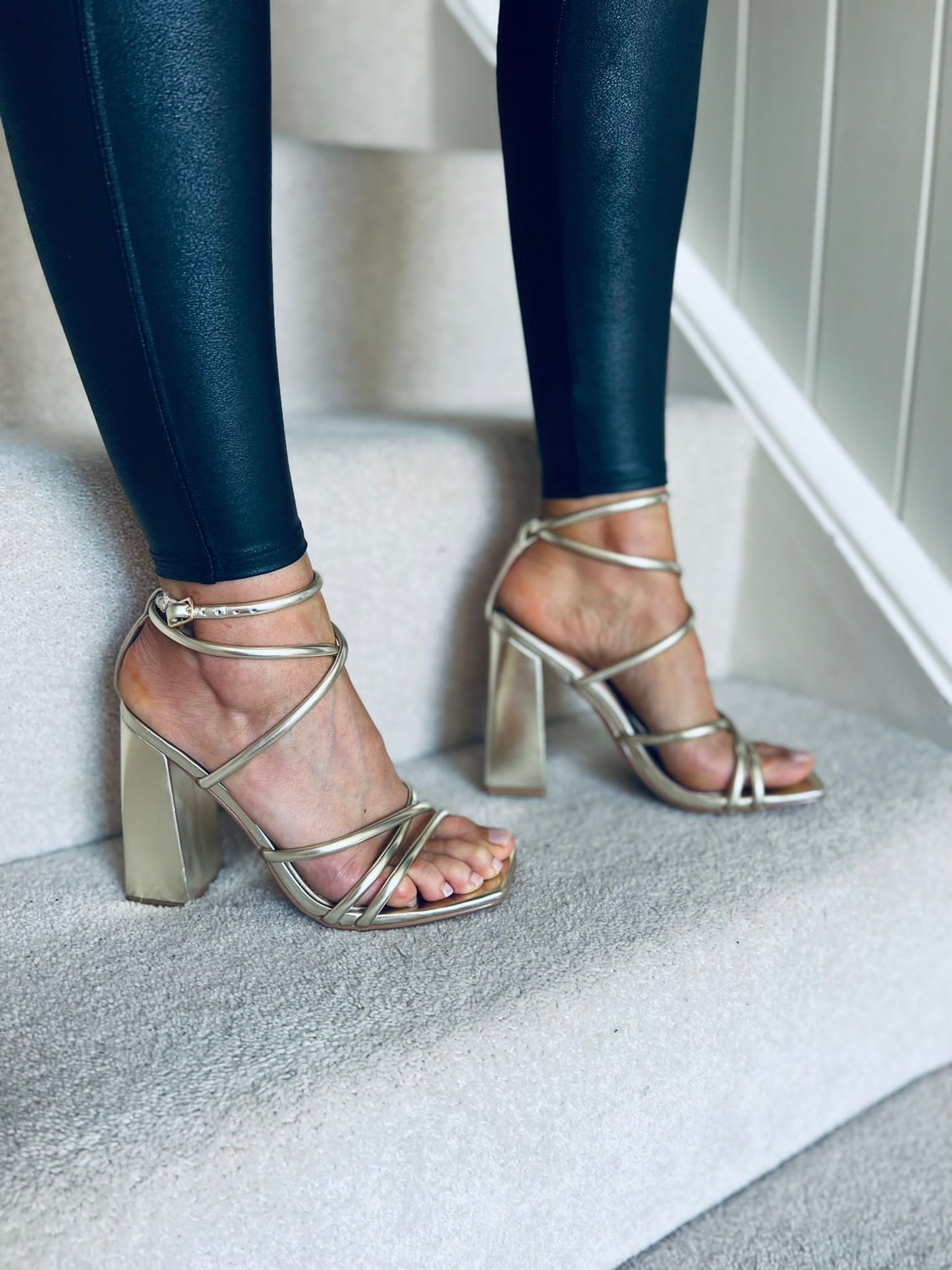 Henry Sandals Gold