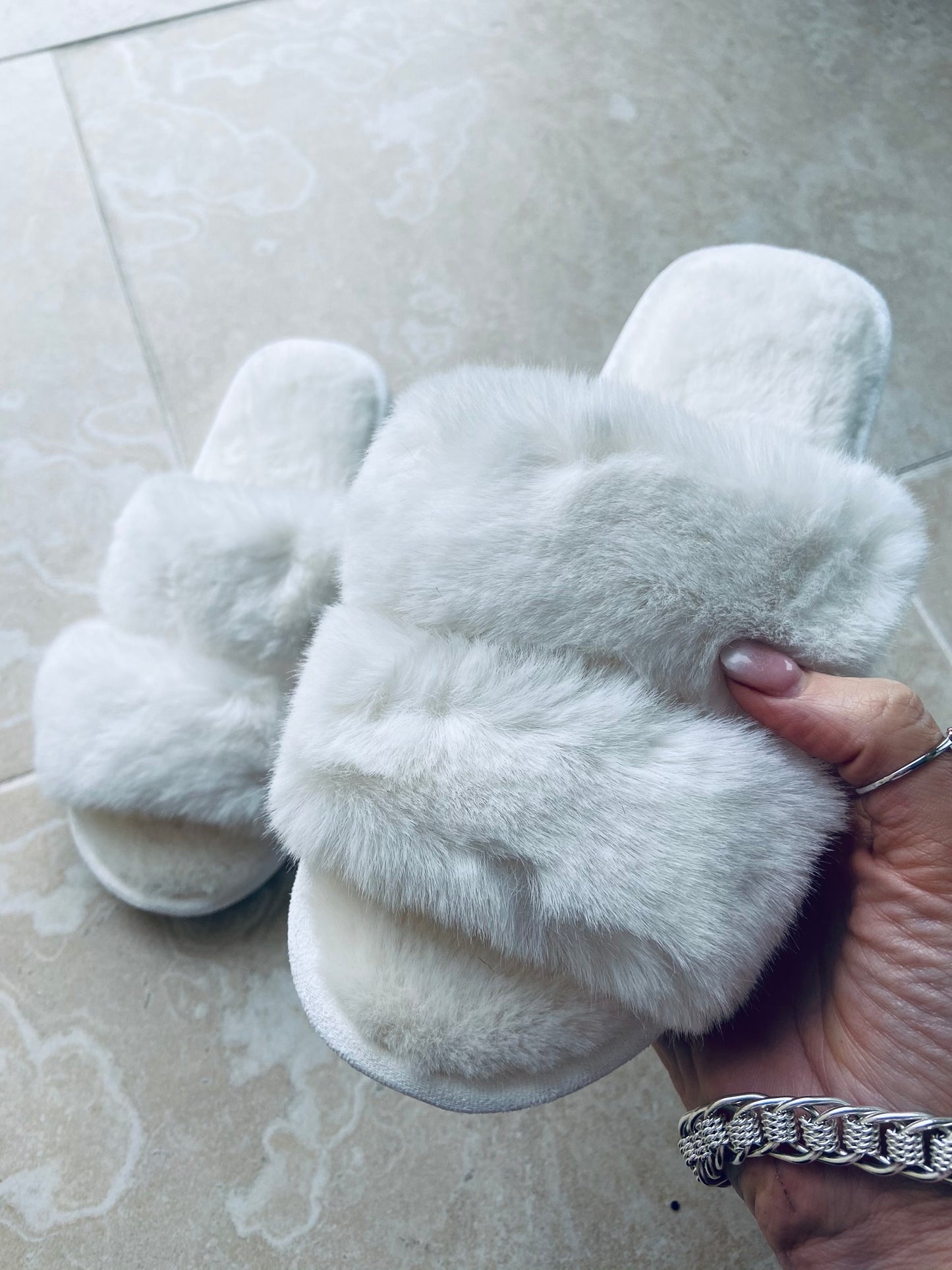 Cream faux fur stripe slippers